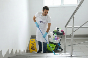 Merdiven ve Apartman Temizliğinde Tehlikeler